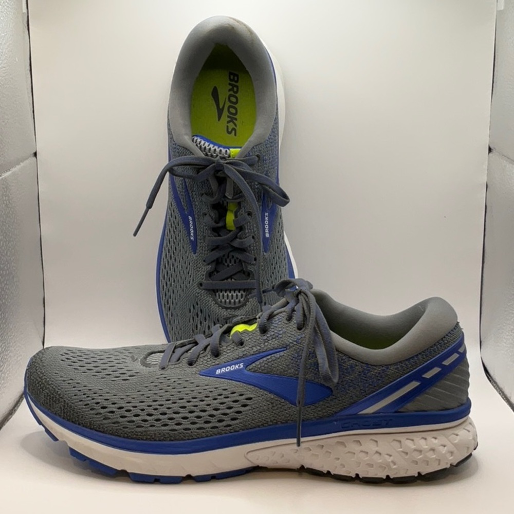 Brooks tennis shoes 11.5 med. gray